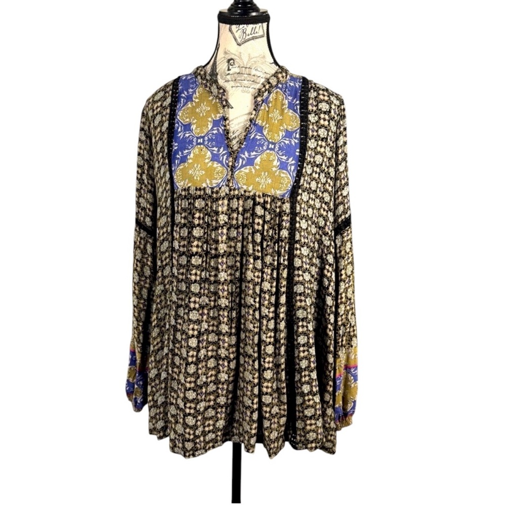 Lola P. Floral  Bohemian Style Tunic with Lace Trim Tunic size Med